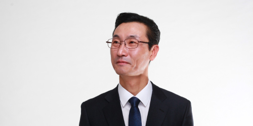 [인터뷰] 문희성, 운동화 네 켤레로 시작한 정치
